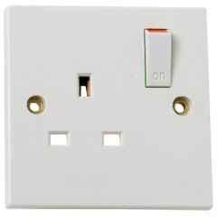 1-Gang Switched Wall Socket, White 13 Amp